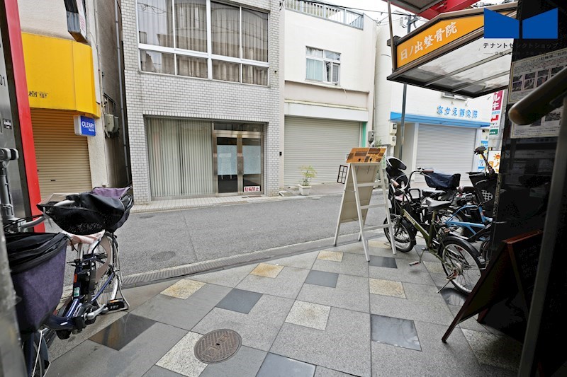 貸店舗・事務所　八尾市 山本町南１丁目　広さ約８坪　BAR居抜き　コスモパラダイス その他