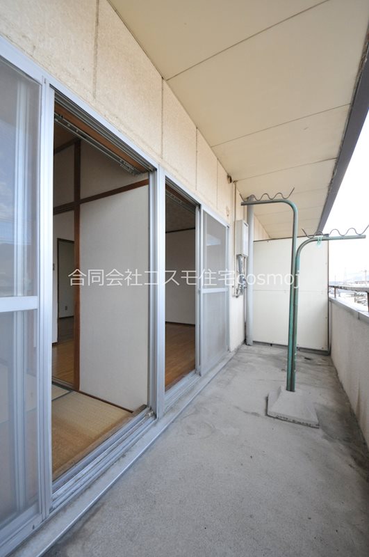 貸店舗・事務所　柏原市　法善寺３丁目　広さ約１２坪　EV付き　広光ハイツ ベランダ