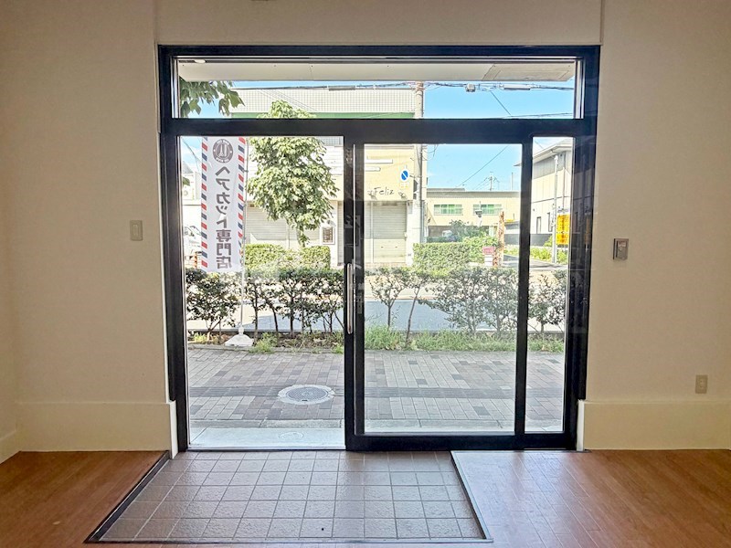 貸店舗・事務所　八尾市 陽光園２丁目　広さ約１５坪　路面店　角区画 風呂画像