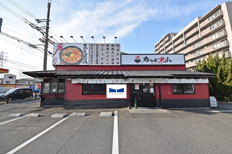 貸店舗・事務所　八尾市 天王寺屋２丁目　広さ約３３坪　駐車場１２台分あり　飲食店跡　ロードサイド 外観