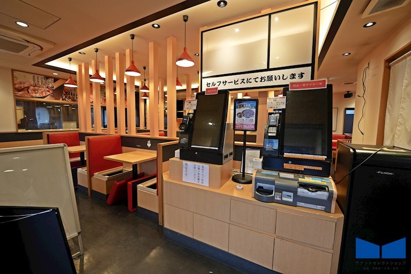 貸店舗・事務所　八尾市 天王寺屋２丁目　広さ約３３坪　駐車場１２台分あり　飲食店跡　ロードサイド 玄関