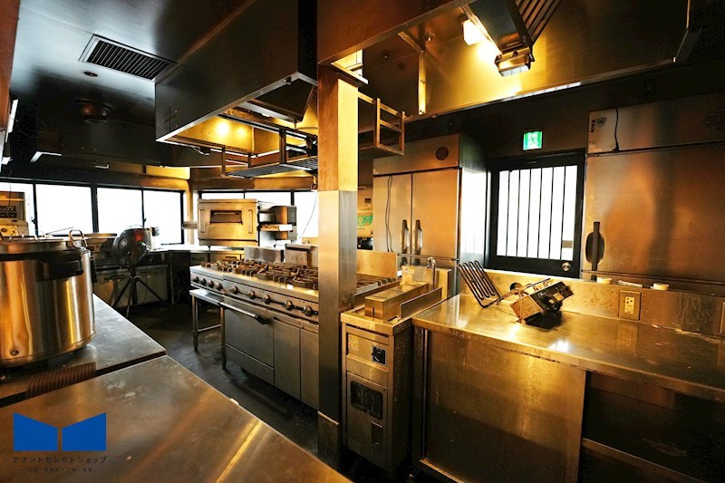 貸店舗・事務所　八尾市 天王寺屋２丁目　広さ約３３坪　駐車場１２台分あり　飲食店跡　ロードサイド キッチン