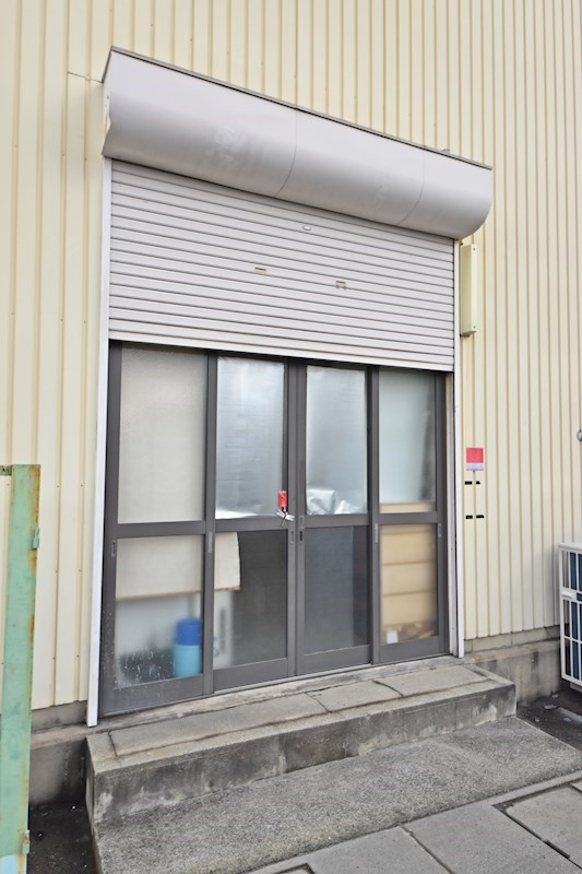 貸倉庫・作業所　八尾市 桂町６丁目　広さ延べ約１４０坪　駐車スペース　リフト付き その他