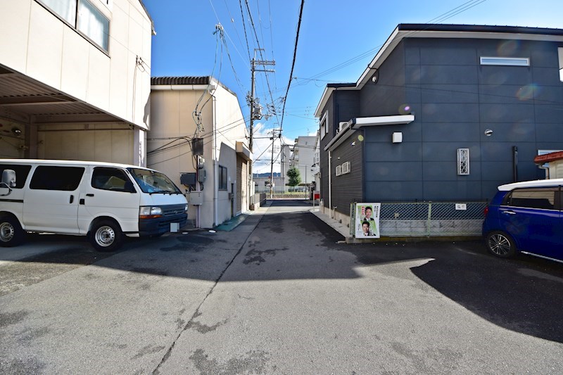 貸倉庫・作業所　八尾市 桂町６丁目　広さ延べ約１４０坪　駐車スペース　リフト付き その他
