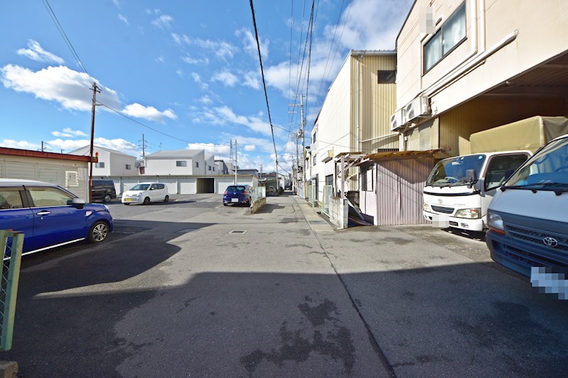 貸倉庫・作業所　八尾市 桂町６丁目　広さ延べ約１４０坪　駐車スペース　リフト付き その他