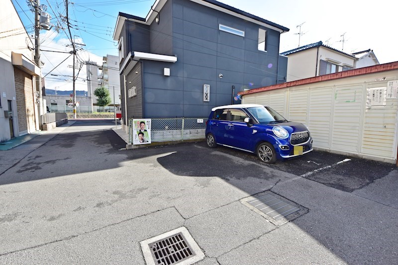 貸倉庫・作業所　八尾市 桂町６丁目　広さ延べ約１４０坪　駐車スペース　リフト付き その他