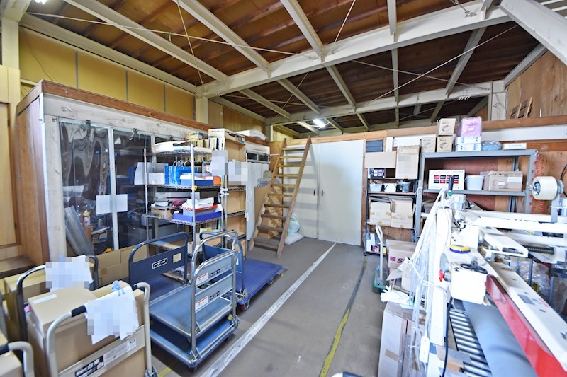 貸倉庫・作業所　八尾市 桂町６丁目　広さ延べ約１４０坪　駐車スペース　リフト付き その他