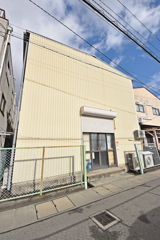貸倉庫・作業所　八尾市 桂町６丁目　広さ延べ約１４０坪　駐車スペース　リフト付き その他
