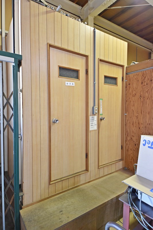 貸倉庫・作業所　八尾市 桂町６丁目　広さ延べ約１４０坪　駐車スペース　リフト付き ベランダ