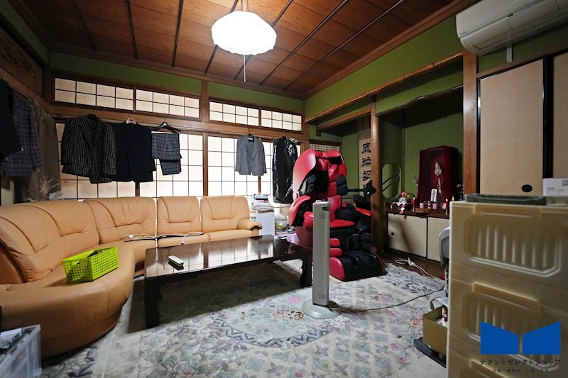 貸店舗・事務所　八尾市 桂町３丁目　広さ延べ約６３坪　駐車スペース８台分あり その他
