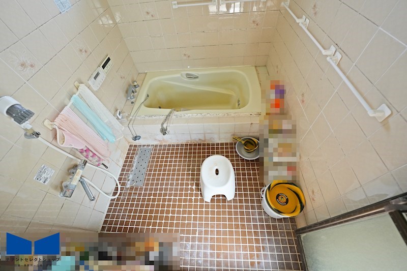 貸店舗・事務所　八尾市 桂町３丁目　広さ延べ約６３坪　駐車スペース８台分あり その他