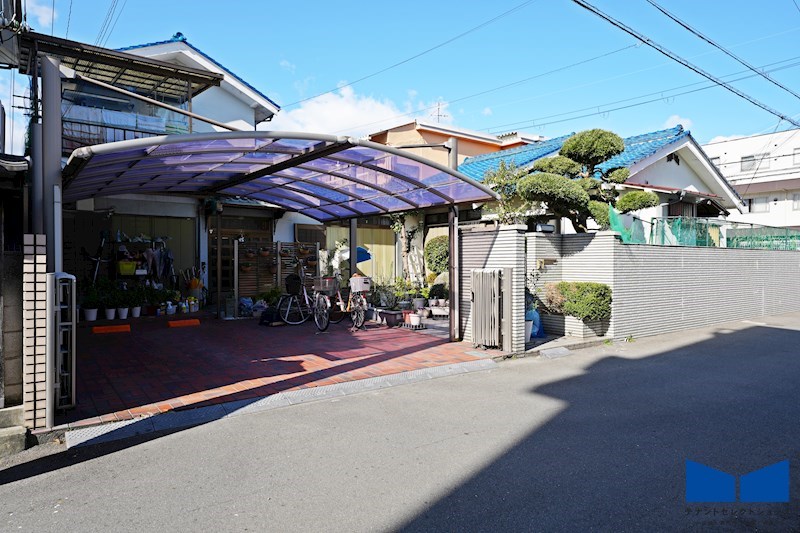貸店舗・事務所　八尾市 桂町３丁目　広さ延べ約６３坪　駐車スペース８台分あり その他
