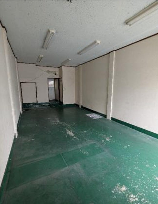 貸店舗・事務所　八尾市 志紀町南１丁目　広さ延べ約３１坪　駐車スペース付き　２５号線沿い　志紀町南１丁目店舗　 リビング