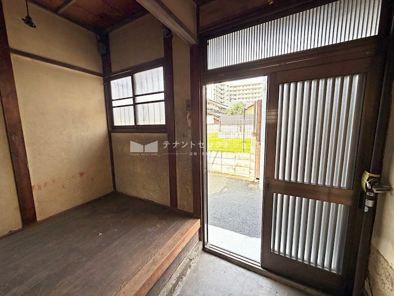 貸店舗・事務所　八尾市 東本町２丁目　広さ延べ約２４坪　一戸建て　東本町二丁目テナント　※飲食店相談可 リビング