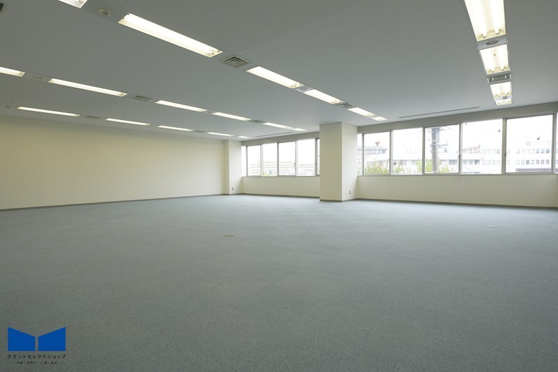 貸店舗・事務所　八尾市 若林町１丁目　広さ約３８坪　EVあり　八尾南駅前ビル リビング
