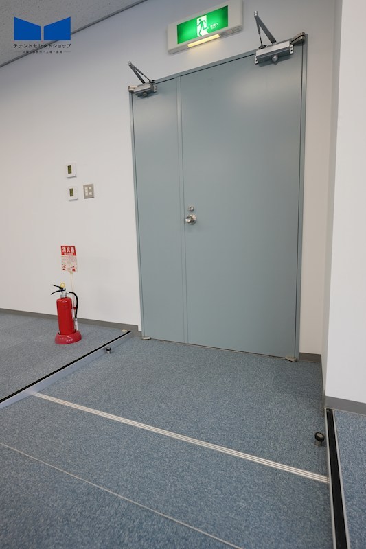 貸店舗・事務所　八尾市 若林町１丁目　広さ約１０８坪　EVあり　八尾南駅前ビル 玄関