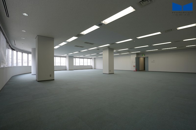 貸店舗・事務所　八尾市 若林町１丁目　広さ約６９坪　EVあり　八尾南駅前ビル ベランダ