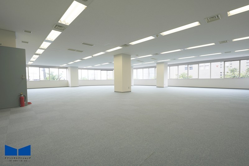 貸店舗・事務所　八尾市 若林町１丁目　広さ約６９坪　EVあり　八尾南駅前ビル リビング