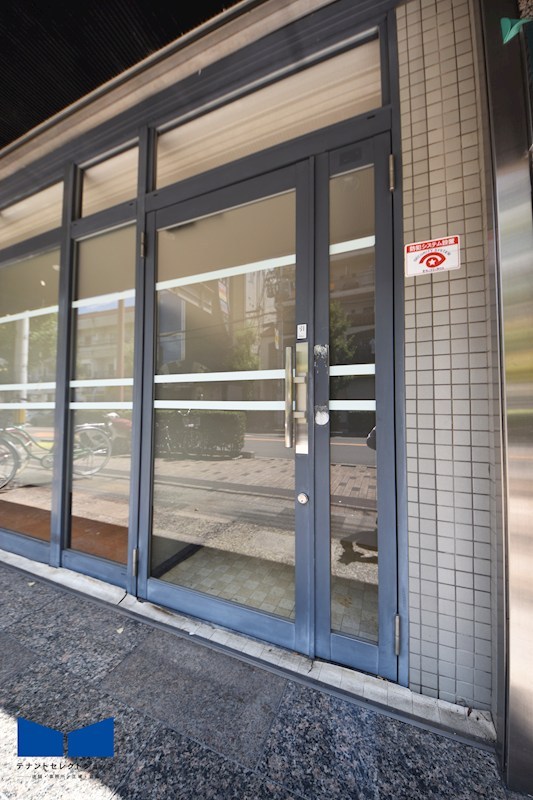 貸店舗・事務所　八尾市 明美町２丁目 　広さ約１７坪　路面店　コンソートONE 玄関