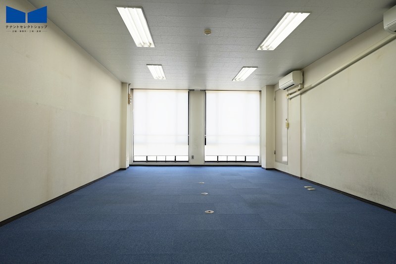 貸店舗・事務所　八尾市 志紀町３丁目　広さ約１１坪　角区画　EVあり　松井志紀駅ビル リビング