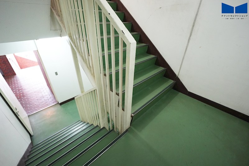 貸店舗・事務所　八尾市 志紀町３丁目　広さ約１１坪　角区画　EVあり　松井志紀駅ビル その他