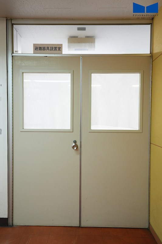 貸店舗・事務所　八尾市 志紀町３丁目　広さ約１３坪　EVあり　松井志紀駅ビル その他