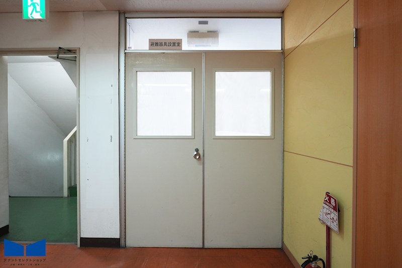 貸店舗・事務所　八尾市 志紀町３丁目　広さ約１３坪　EVあり　松井志紀駅ビル その他