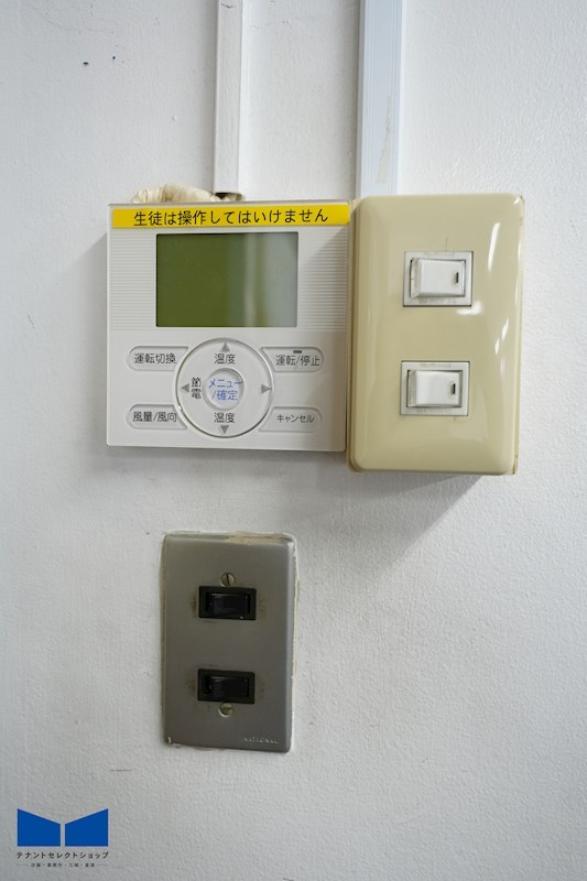 貸店舗・事務所　八尾市 志紀町３丁目　広さ約１３坪　EVあり　松井志紀駅ビル ベッドルーム