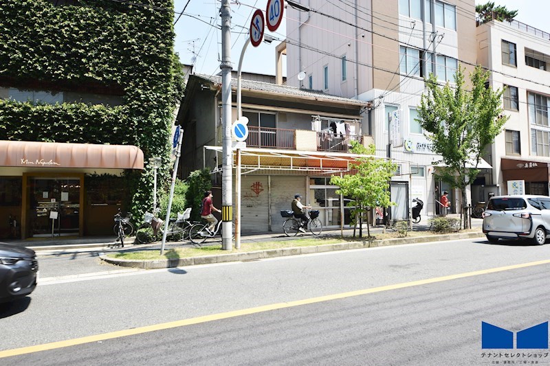 貸店舗・事務所　八尾市 山本町南１丁目　広さ延べ約１９坪　路面店　亀井店舗 ベランダ