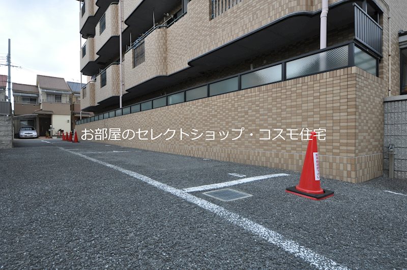 ヴィラサルーテ 駐車場