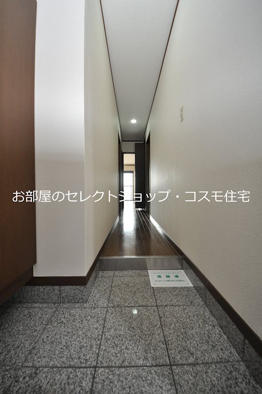 ヴィラサルーテ 玄関
