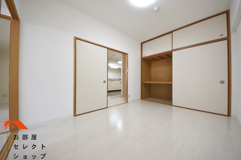 サチ東山本 ベッドルーム