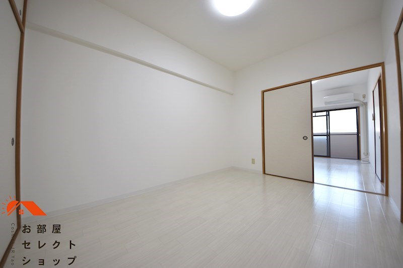サチ東山本 ベッドルーム