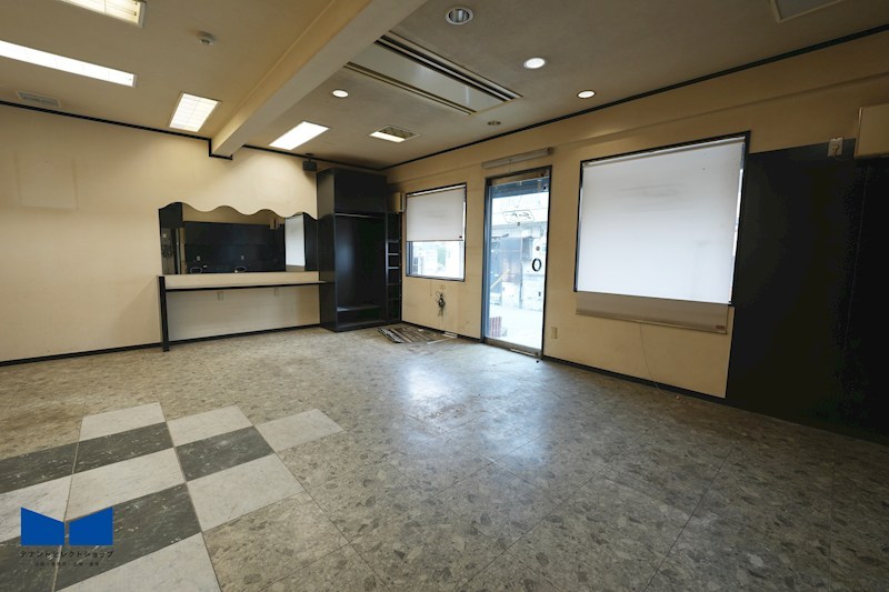 貸店舗・事務所　八尾市 東山本新町２丁目　広さ約１２坪　飲食不可　東山本ハイツ リビング
