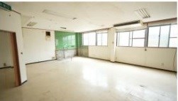 貸店舗・事務所　東大阪市 花園本町１丁目　広さ延べ約４２坪　一棟貸し　エムズハウス花園 玄関