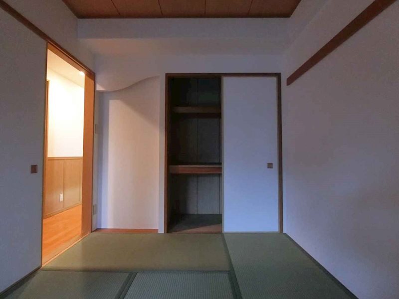 エスリード八尾光町  収納
