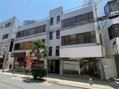貸店舗・事務所　八尾市 東本町３丁目　※飲食不可　流し台・エアコン・トイレ新設　松岡ビル（旧木村ビル） 外観