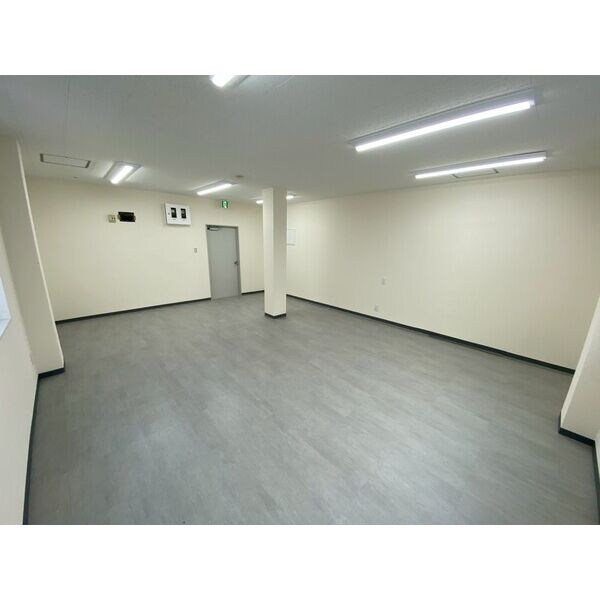貸店舗・事務所　八尾市 東本町３丁目　※飲食不可　流し台・エアコン・トイレ新設　松岡ビル（旧木村ビル） リビング