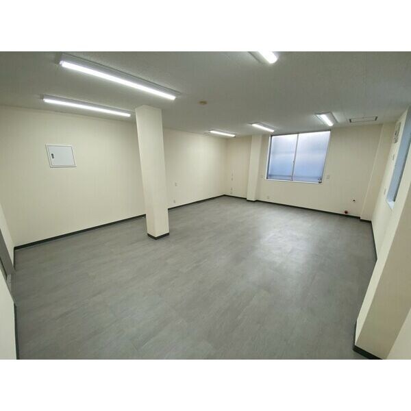 貸店舗・事務所　八尾市 東本町３丁目　※飲食不可　流し台・エアコン・トイレ新設　松岡ビル（旧木村ビル） キッチン