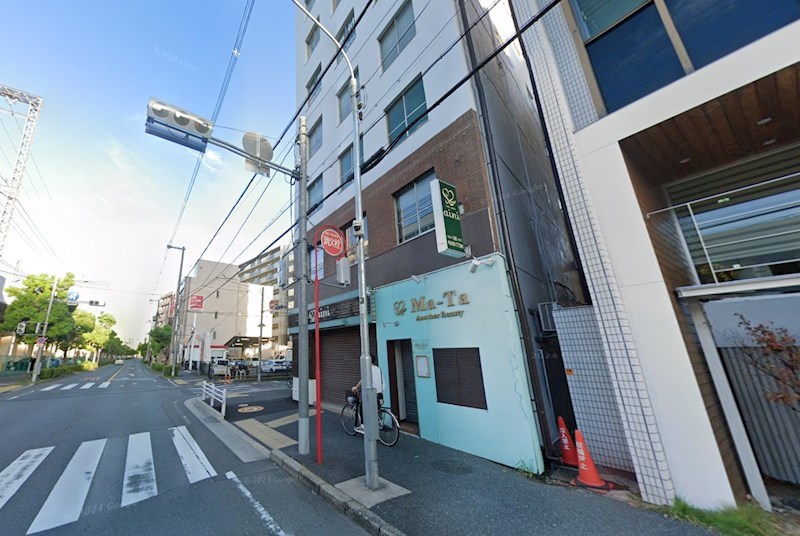 貸店舗・事務所　東大阪市 菱屋西５丁目　広さ約６５坪　ジェイルミナ小阪 玄関
