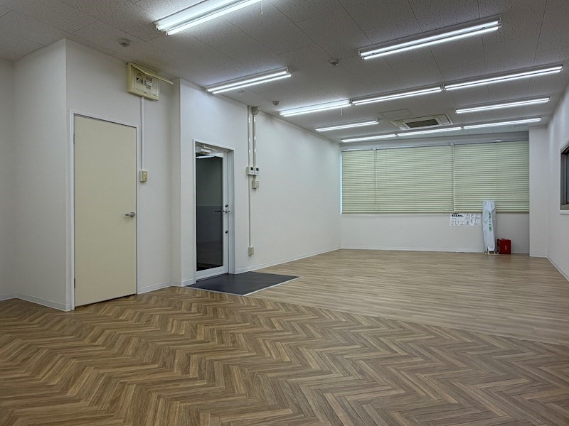 貸店舗・事務所　八尾市 本町２丁目　広さ約１３坪　本町つばきビル その他