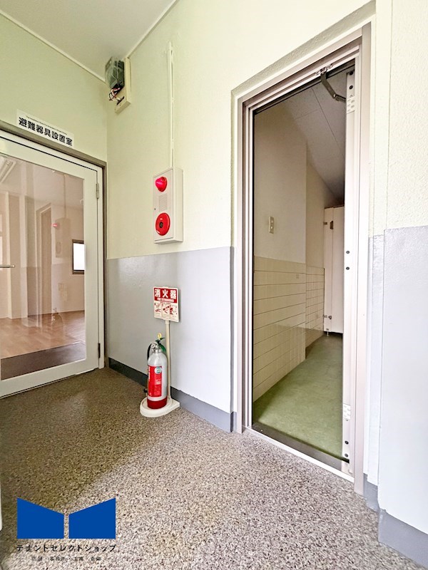 貸店舗・事務所　八尾市 本町２丁目　広さ約１３坪　本町つばきビル リビング