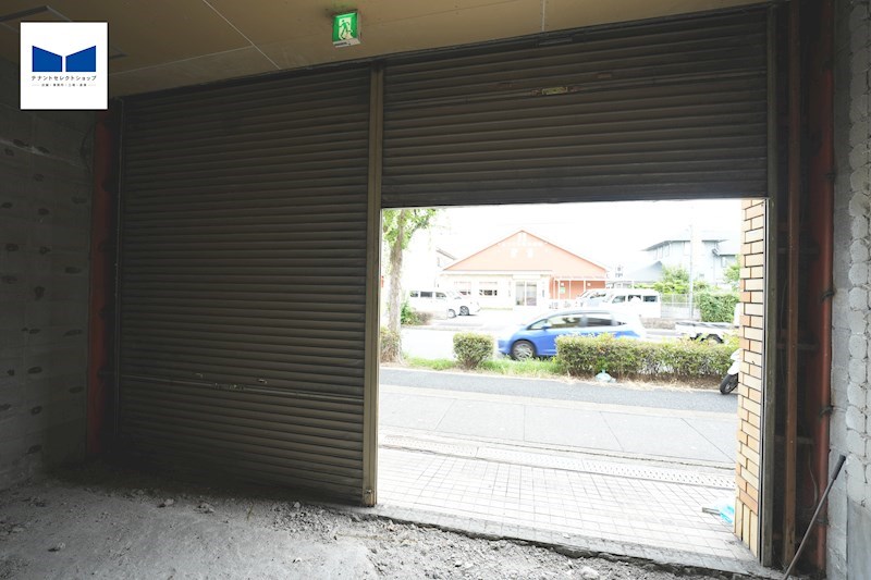 貸店舗・事務所　八尾市 小阪合町３丁目　広さ約２０坪　ロードサイド　スケルトン渡し　ヤスクニビル ベランダ
