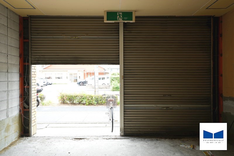 貸店舗・事務所　八尾市 小阪合町３丁目　広さ約２０坪　ロードサイド　スケルトン渡し　ヤスクニビル ベランダ
