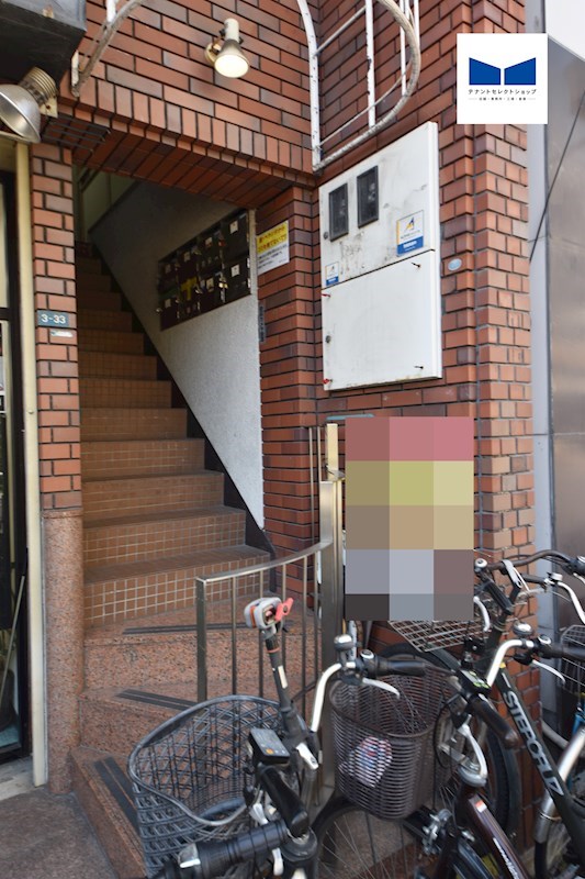 貸店舗・事務所　八尾市 北本町１丁目　広さ約１０坪　事務所跡　駅近　第一ヨーコービル 玄関