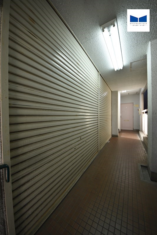 貸店舗・事務所　八尾市 北本町１丁目　広さ約１０坪　事務所跡　駅近　第一ヨーコービル リビング