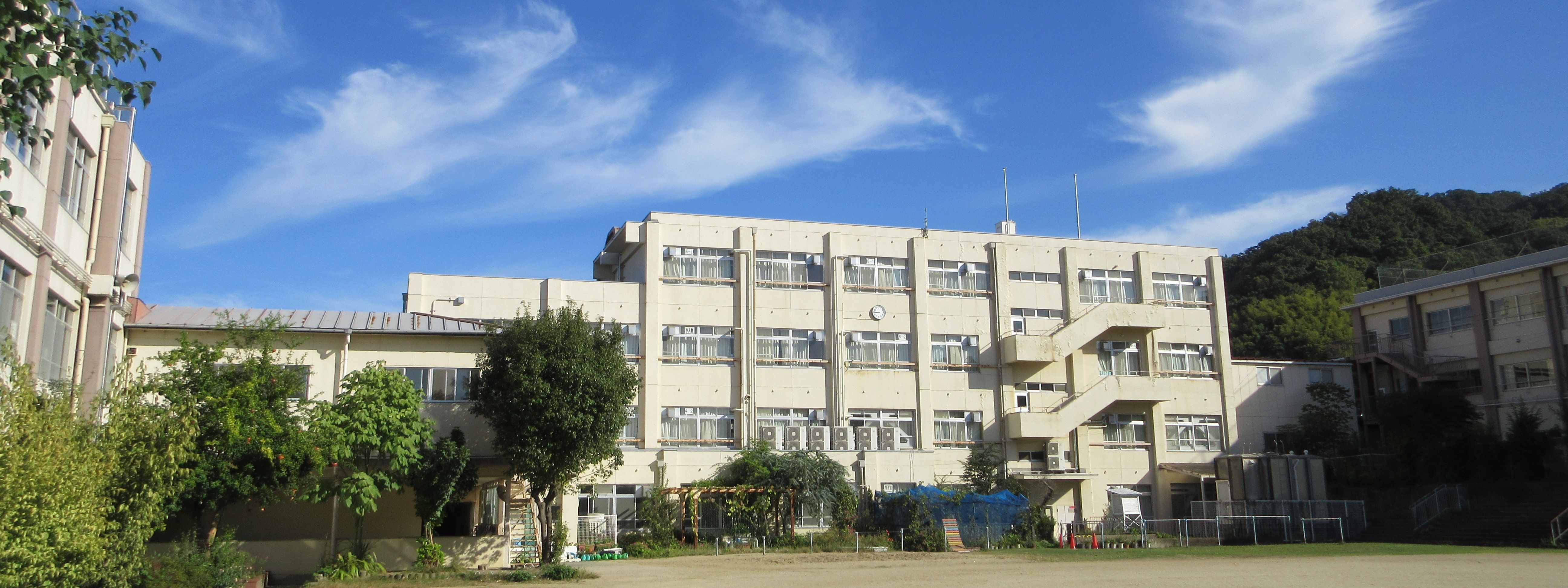 エステートピアタナカⅠ 小学校