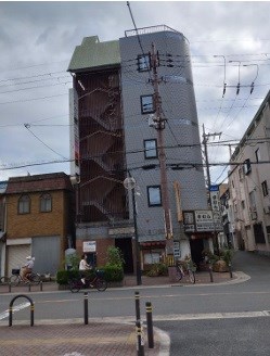 貸店舗・事務所　東大阪市 鴻池２丁目　広さ約７坪　イオン鴻池店前　サンライズビル 外観