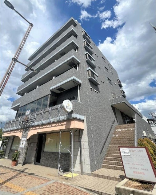 貸店舗・事務所　東大阪市 荒本北２丁目　広さ約４８坪　パトラ・Y ベランダ