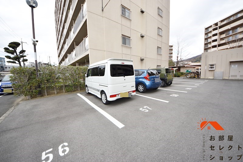 コープ野村恩智B棟  駐車場